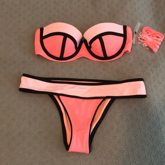 NWOT Victoria’s Secret Bikini - Picture 1 of 1
